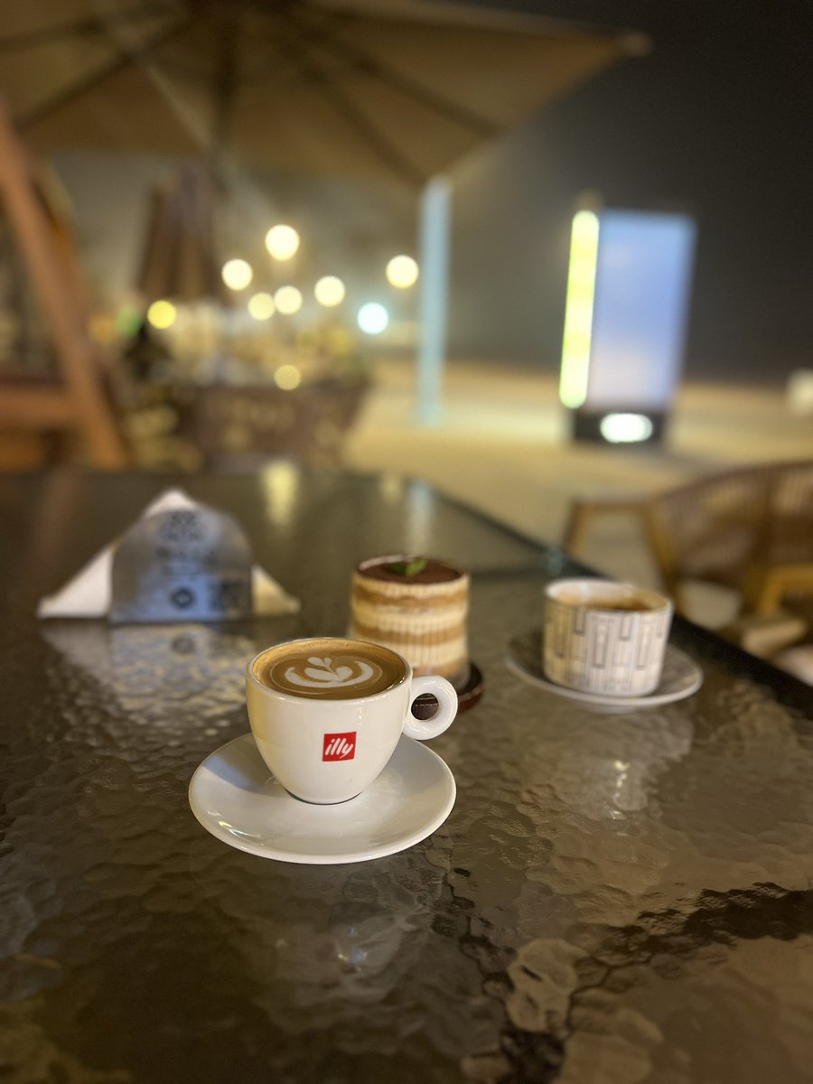 #مساء__الخير 

*"أريدُكم أن تعلموا أن السعادة تكمُن في أبسط التفاصيل.. في استيقاظِكَ من النوم وأنت في فراشٍ دافئ، في وجود طعام تأكُله، في رؤيةِ عائلتك حولك، في وجود الأصدقاء والأشخاص الذين يُبادِلونكَ الحُب واللُطف..*
*نحنُ لا نحتاج لأحداث عارِمة لنسعد."*