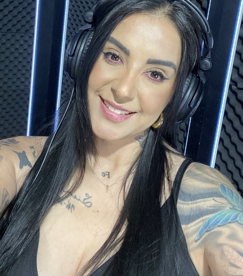 MarentisOficial's tweet image. SI TODO FUESE FÁCIL, NUNCA SERÍAS MEJOR!!!
Ya tengo programa nuevo, ahora de noticias muy a mi estilo acompañada por mi amigo Christian, por via Facebook de lunes a viernes de 6:30pm a 7:20pm.
Link 👉🏼 facebook.com/ZonaCeroTRC?mi…