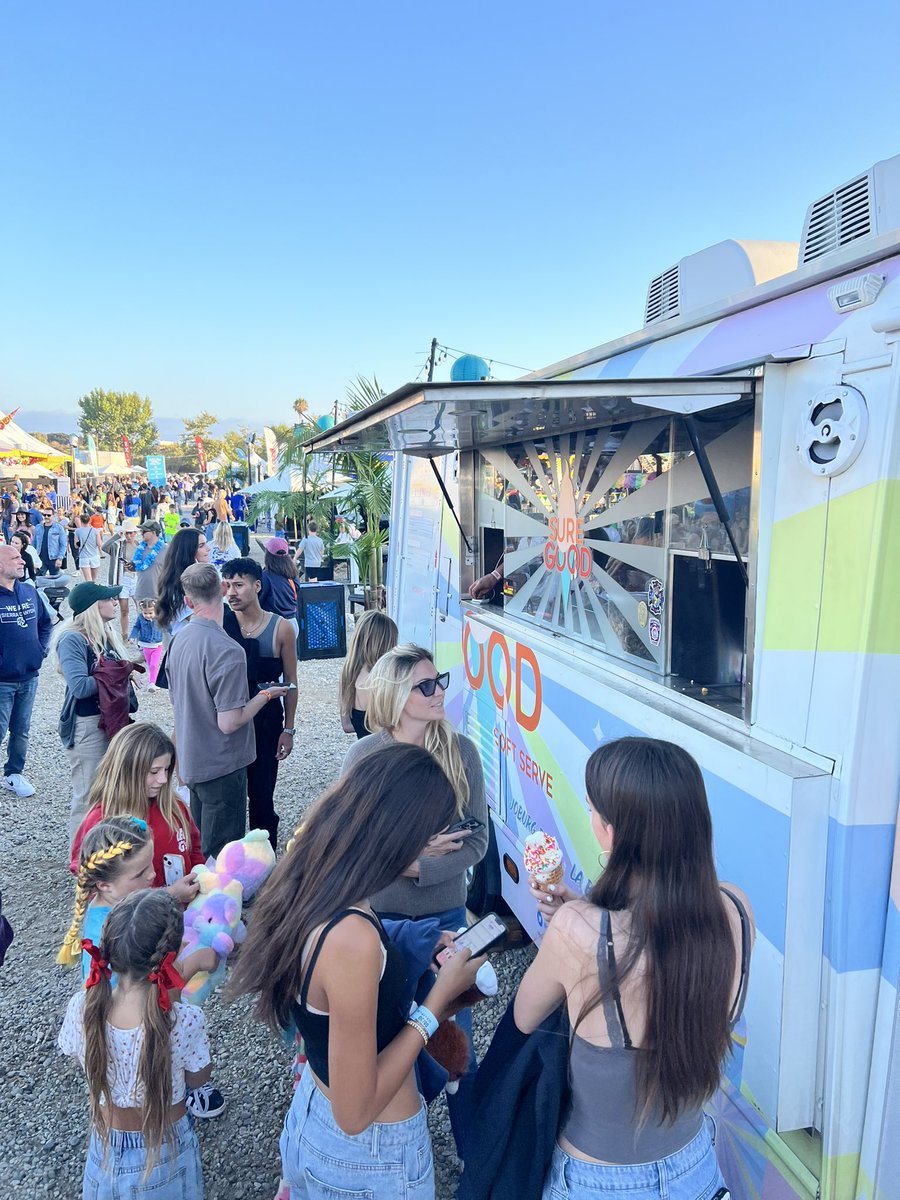 TheGregHerman's tweet image. Tonight!! 
@AKFirstFriday @abbotkinneyblvd  First Friday!!  Tonight!! 

It’s on!!  You bring the love, we’ll bring the Soft Serve! 🍦