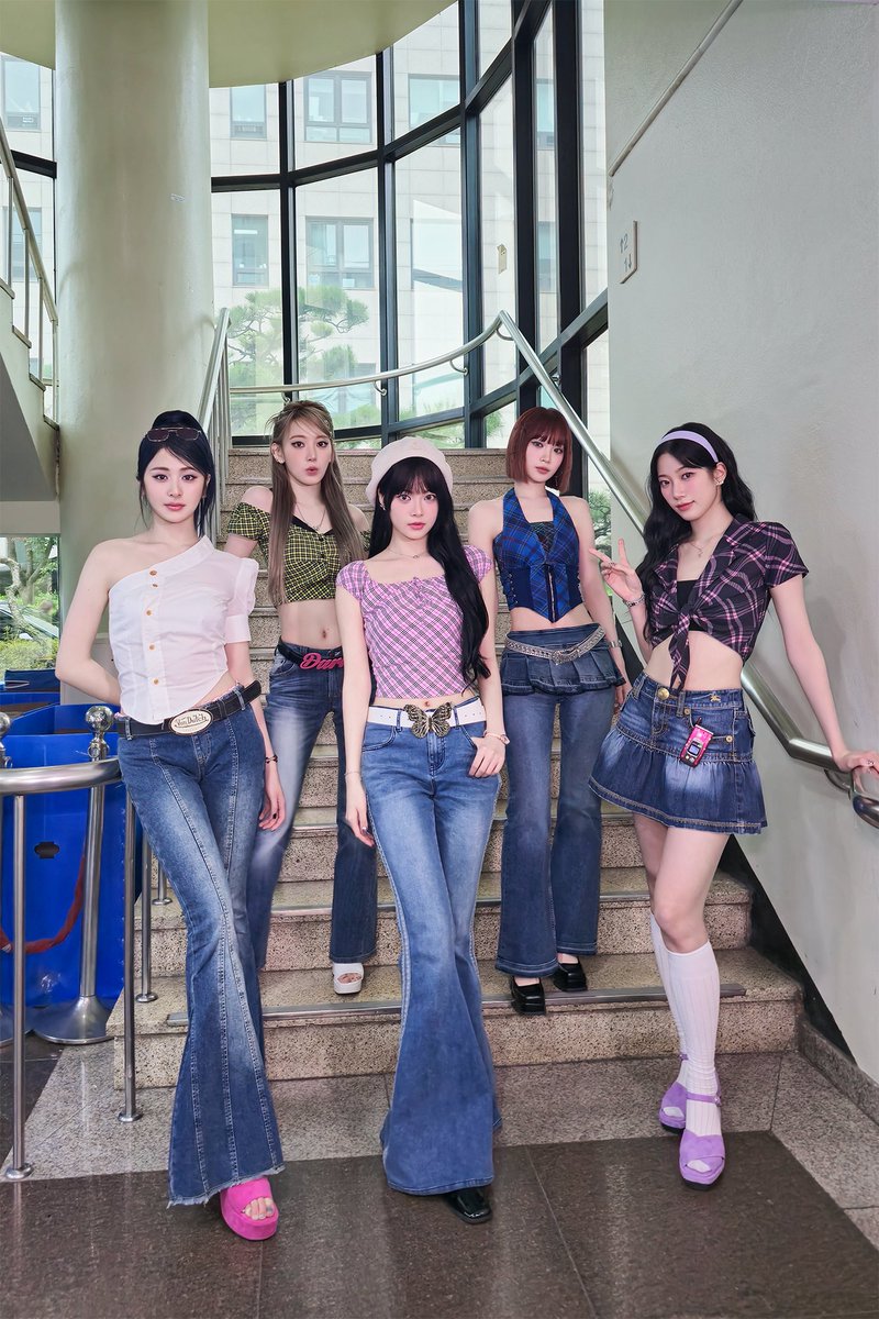 hyeopsama's tweet photo. Our unique fashion style, blending Y2K-inspired looks with modern flair. Denim dominates the scene with flared jeans, mini skirts, and trendy accessories like belts and headbands. It captures both our fashion-forward sensibilities and charismatic stage presence in Music Bank. https://t.co/L3LENMLkBN