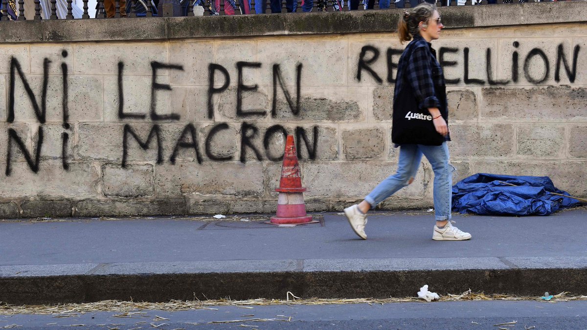 RdecaPessa's tweet photo. VLADA ENOTNOSTI LIBERALCEV IN FAŠISTOV🇫🇷
“Pošast hodi po Evropi – pošast komunizma. Vse moči stare Evrope so se zavezale za sveto gonjo proti tej pošasti, papež in car, Le Pen in Macron…”.
Več na: https://t.co/ZlgdgnveFi https://t.co/QuE9uk6WKl