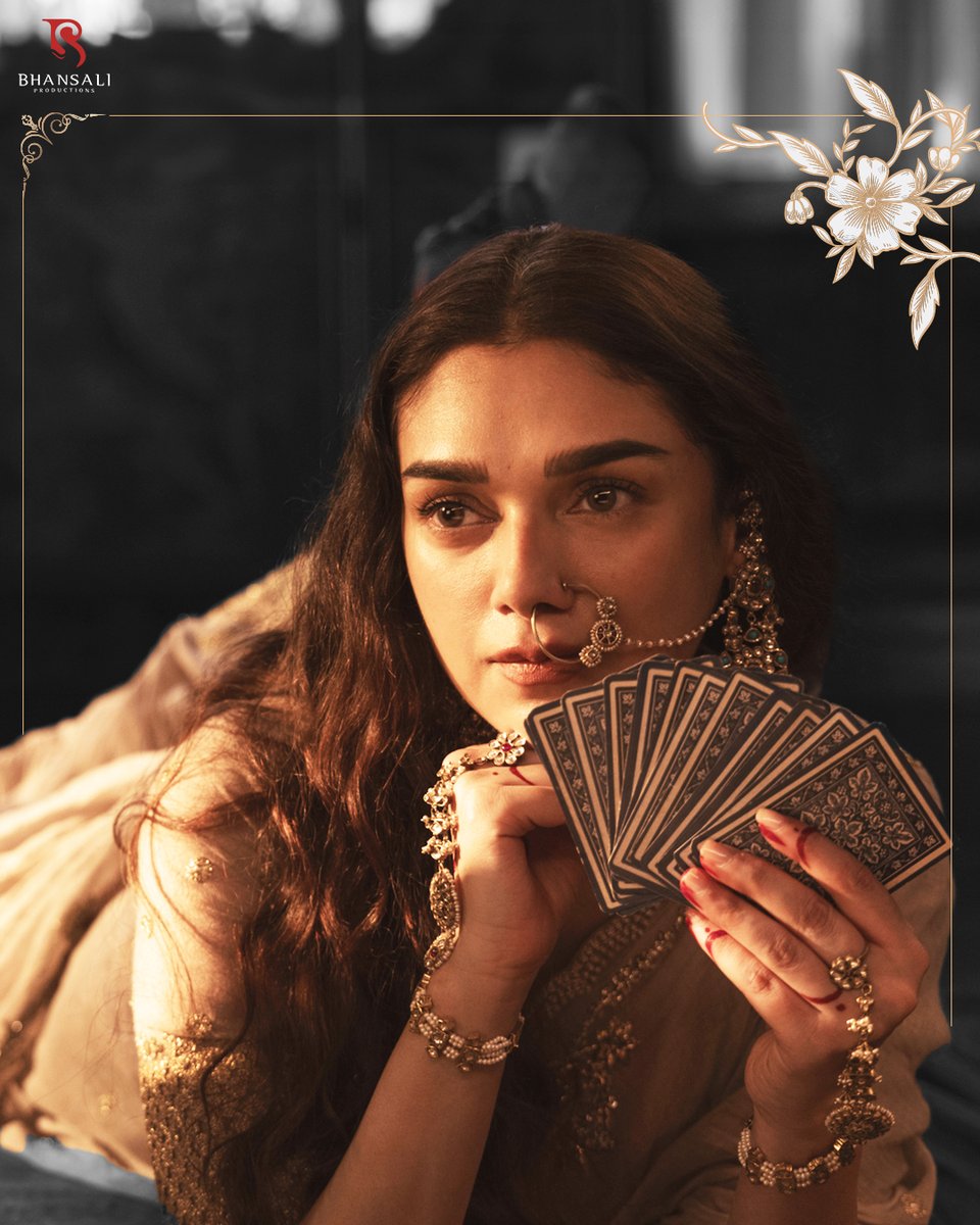 BhansaliProductions (@bhansali_produc) on Twitter photo Bibbojaan ki nigahein, ishq aur inquilab dono zubaan mein baat karti hain 👀❤️
#SanjayLeelaBhansali #Heeramandi <a href="/aditiraohydari/">Aditi Rao Hydari</a>
#Bibbojaan #Bollywood #HindiCinema #IndianCinema Bibbojaan ki nigahein, ishq aur inquilab dono zubaan mein baat karti hain 👀❤️
#SanjayLeelaBhansali #Heeramandi <a href="/aditiraohydari/">Aditi Rao Hydari</a>
#Bibbojaan #Bollywood #HindiCinema #IndianCinema