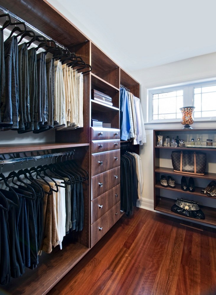 Choosing a #kitchen countertop, killing mould, #closet makeovers, hiring a #contractor -- just some of the many #homeimprovement tips &amp; advice and handy links in our handy homeowner resources:
 bit.ly/ATHresources 
📷: Courtesy <a href="/ottawakitchens/">Laurysen Kitchens</a> 
#renovation