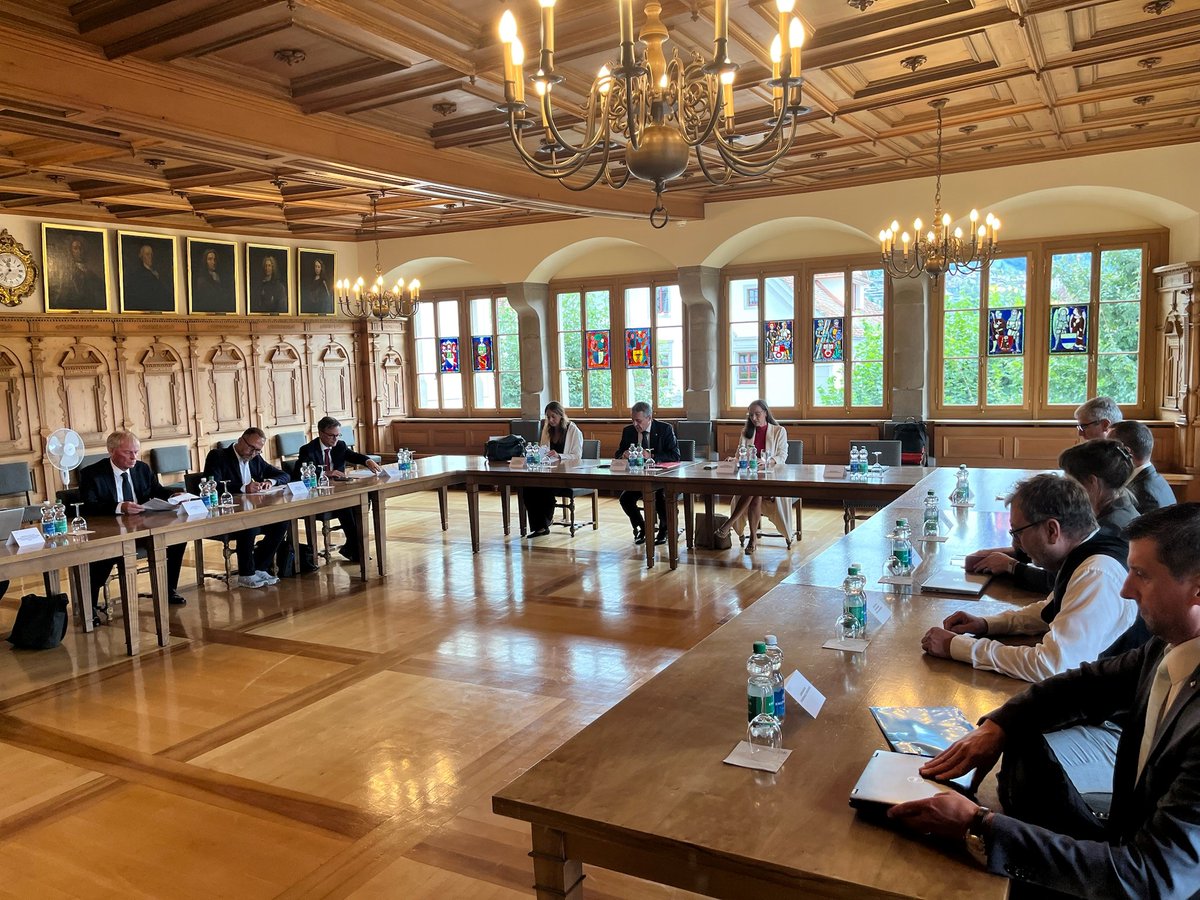 Ignazio Cassis (@ignaziocassis) on Twitter photo Ausgezeichneter Austausch mit Mitgliedern der Kantonsregierungen <a href="/Cantone_Ticino/">Repubblica e Cantone Ticino</a> und @kanton_gr beim dritten trilateralen politischen Dialog, dieses Mal in #Schwyz.
Abbiamo parlato di relazioni transfrontaliere, di promozione della pluralità 🇨🇭 e della ricostruzione nelle Ausgezeichneter Austausch mit Mitgliedern der Kantonsregierungen <a href="/Cantone_Ticino/">Repubblica e Cantone Ticino</a> und @kanton_gr beim dritten trilateralen politischen Dialog, dieses Mal in #Schwyz.
Abbiamo parlato di relazioni transfrontaliere, di promozione della pluralità 🇨🇭 e della ricostruzione nelle