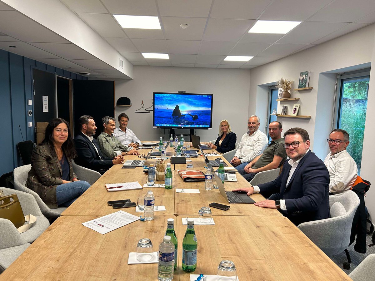 🥊Annonce de report de notre évènement REF sport au printemps 2025 !!! 
Une décision de la commission sport entreprises du <a href="/MedefPDL/">Mouvement des Entreprises de France #Paysdelaloire</a> qui s'est réunie hier soir avec <a href="/ThierryPlace/">Thierry Place</a> <a href="/FabGarandeau/">Fabrice Garandeau</a> <a href="/MEDEFVENDEE/">Mouvement des Entreprises de France #Vendée</a> <a href="/samuelVERON8/">samuel VERON</a> <a href="/MEDEF44/">Medef Loire-Atlantique</a> <a href="/matthieu_hybert/">Matthieu HYBERT</a> <a href="/medefcholetais/">MEDEF du Pays Choletais</a> <a href="/MEDEFAnjou/">Mouvement des Entreprises de France #Anjou</a>