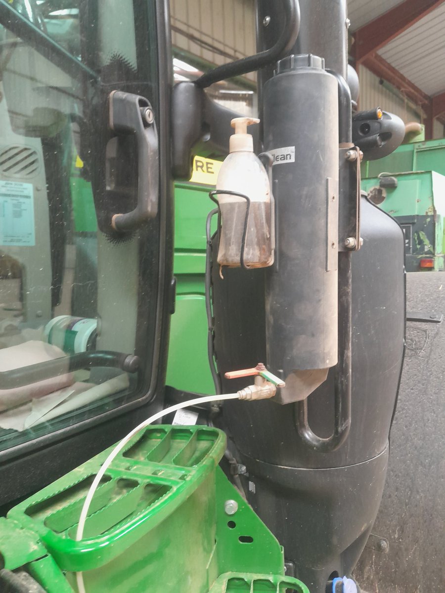 David MEALLET (@davidmeallet) on Twitter photo Changement de tracteur ร la #StationdeKerguehennec on remonte le S-Clean pour se laver les mains lors des manipulations de semence ou autre !
Je trouve cet รฉquipement super pratique vous รชtes รฉquipรฉ les agris ?
<a href="/AxeEnv/">๐จ๐๐-๐๐๐๐๐๐๐๐๐๐๐๐๐</a> <a href="/SyngentaFrance/">SyngentaFrance</a> Changement de tracteur ร la #StationdeKerguehennec on remonte le S-Clean pour se laver les mains lors des manipulations de semence ou autre !
Je trouve cet รฉquipement super pratique vous รชtes รฉquipรฉ les agris ?
<a href="/AxeEnv/">๐จ๐๐-๐๐๐๐๐๐๐๐๐๐๐๐๐</a> <a href="/SyngentaFrance/">SyngentaFrance</a>
