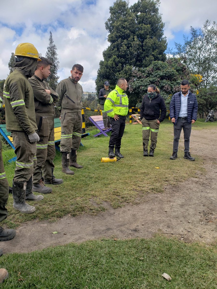 Minminer_'s tweet photo. Fortaleciendo nuestro compromiso con la seguridad vial MINMINER S.A. forma y capacita en investigación de accidentes de transito, además de control de fuego en vehículos.
Conoce más info. aquí👇
https://t.co/azxG9X01Xj https://t.co/0ioVjOd6oO