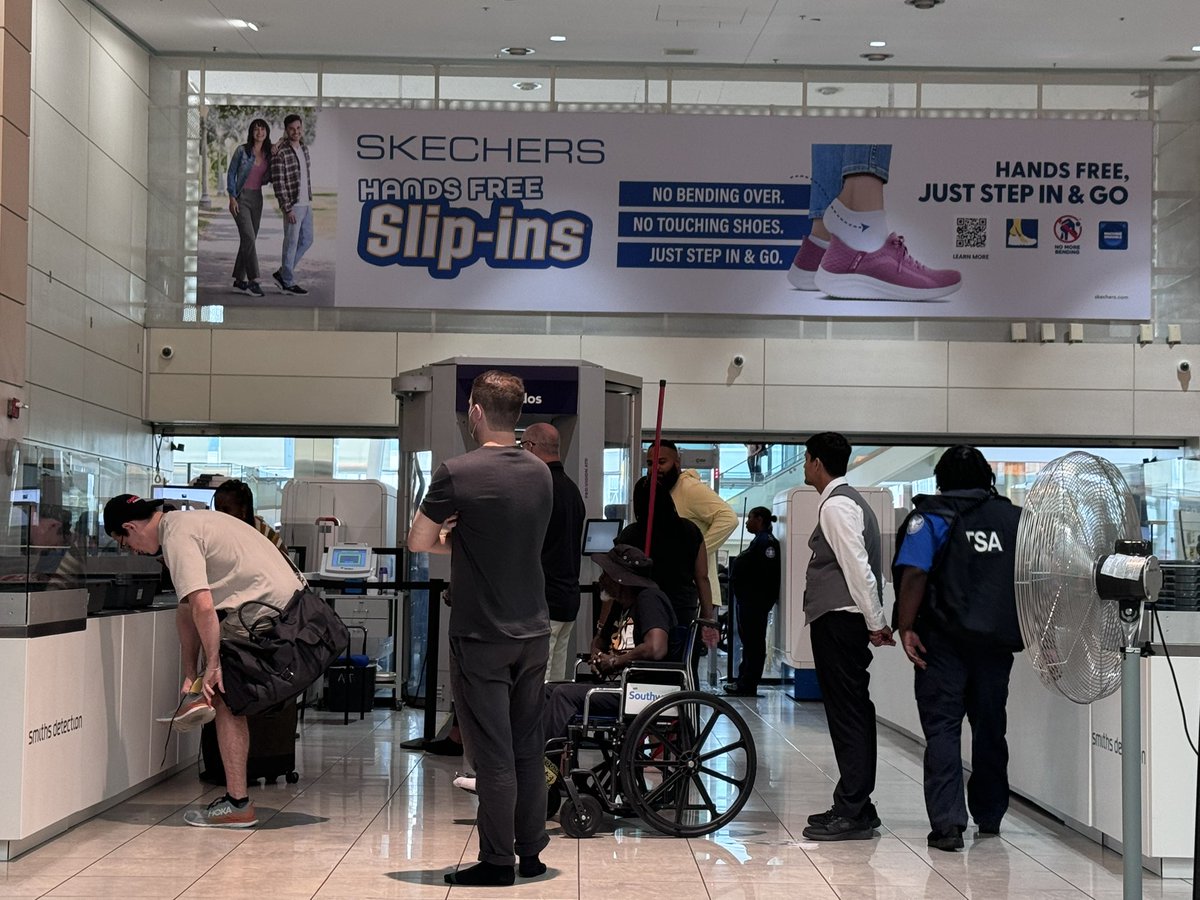 Talk about great product placement #AdvertisingWIN #skechers #handsfree