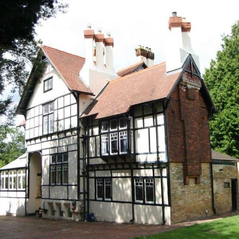 WeAcceptPets's tweet image. Fairlea Grange in Abergavenny is a stunning Gothic townhouse offering superb self-catering accommodation in the heart of Monmouthshire!

🐶 Welcomes dogs and small pets 🐾
weacceptpets.co.uk/Monmouthshire/…

#FairleaGrange #Abergavenny #Monmouthshire #GothicTownhouse #PetFriendly