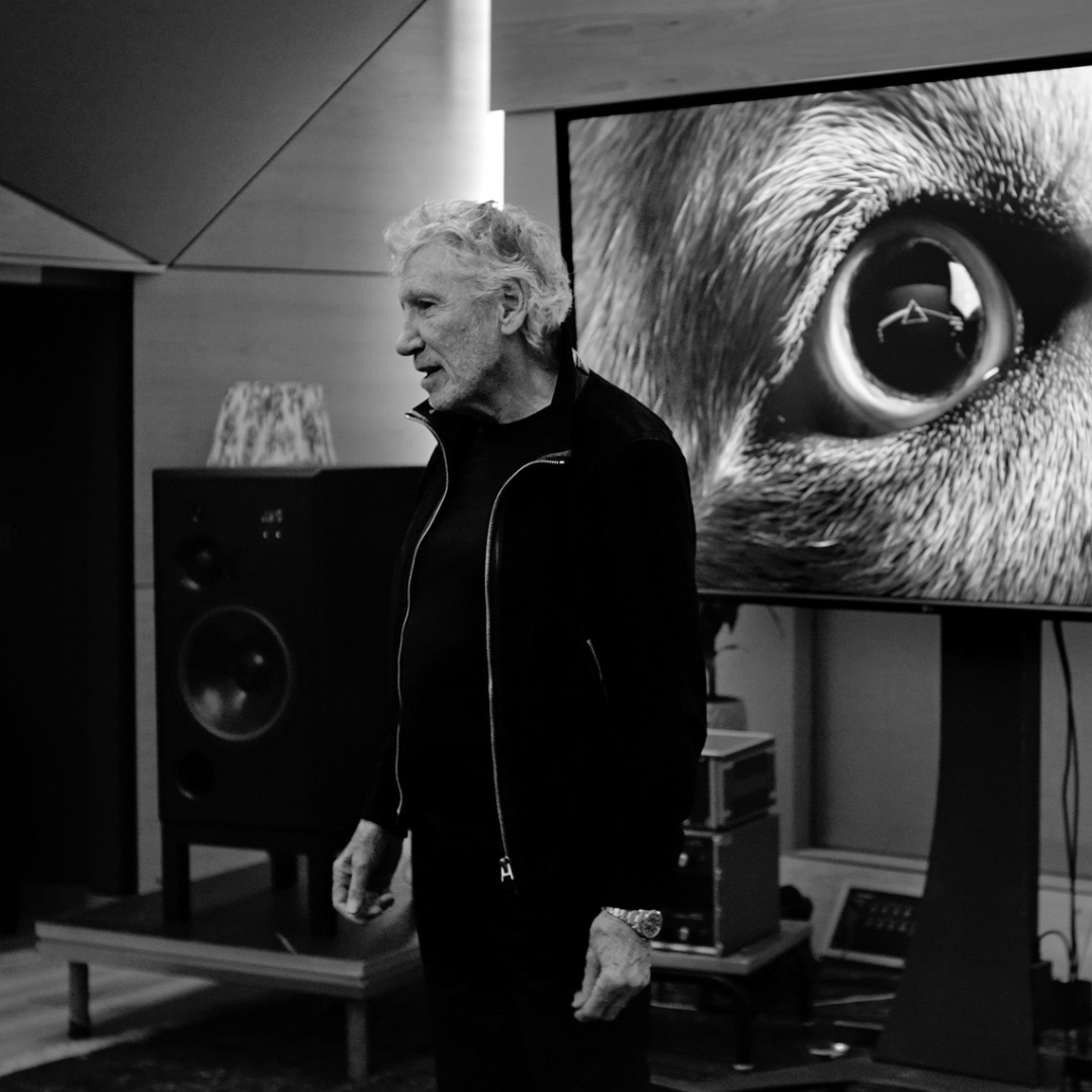 Today we celebrate the birthday of a legendary artist, innovator and Abbey Road legend. 

Happy birthday to Pink Floyd’s bassist, <a href="/rogerwaters/">Roger Waters ✊</a>.

📸 @JillFurmanovsky