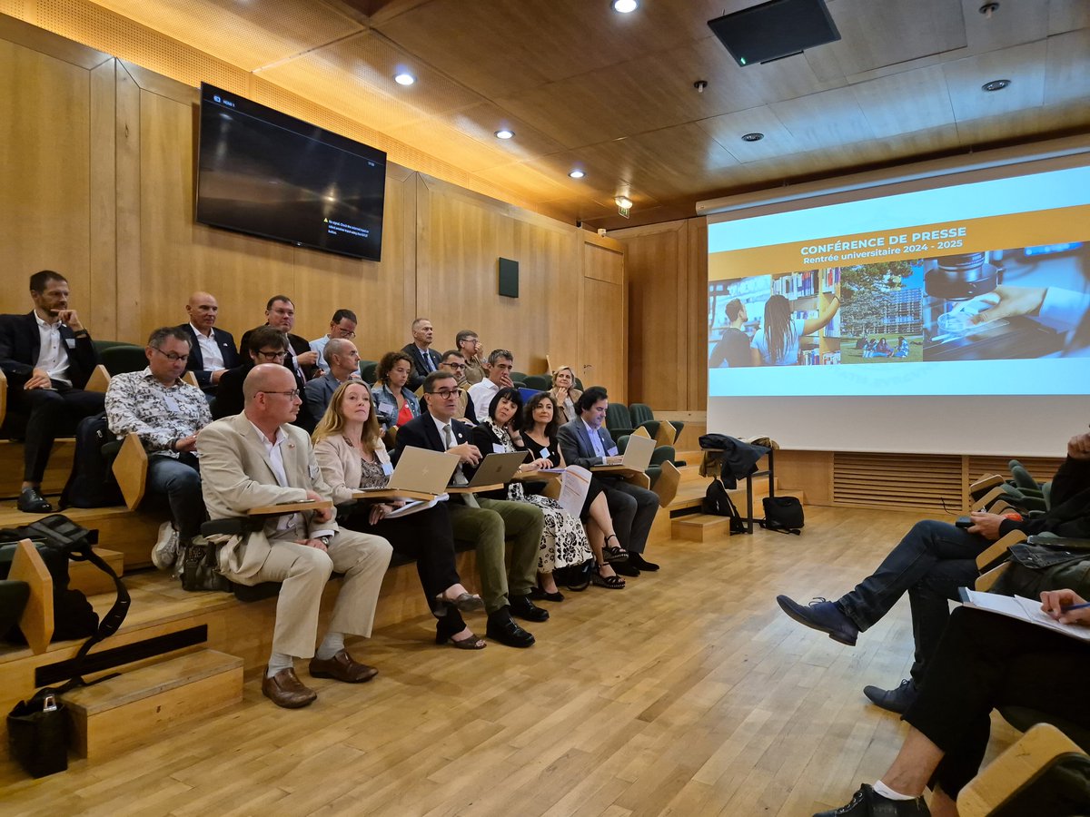 Ce jour, l'#université de Bourgogne a tenu sa conférence de presse de rentrée en Salle des actes de la Maison de l'université, sur le campus de #Dijon.

Actualités, nouvelles formations, enjeux sociétaux, classement de l'uB...

Plus d'informations : bit.ly/4e9z8Hl