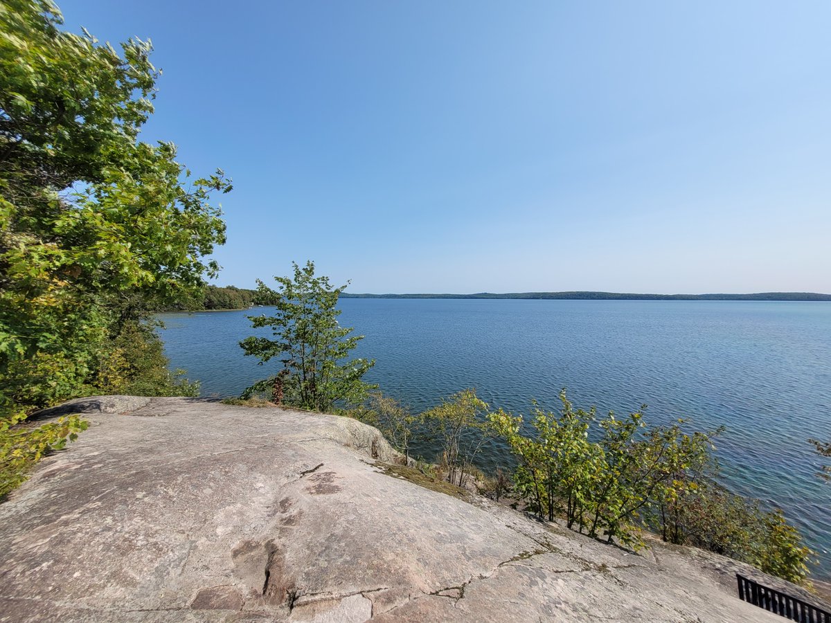 Beautiful views of Bernard Lake from the High Rock Lookout Park. #almaquinhighlands