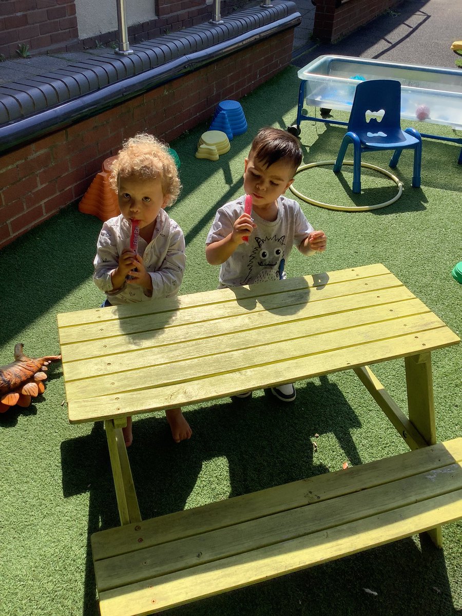 We’ve been enjoying some lolly ices in the sun this afternoon in Sunshines!☀️