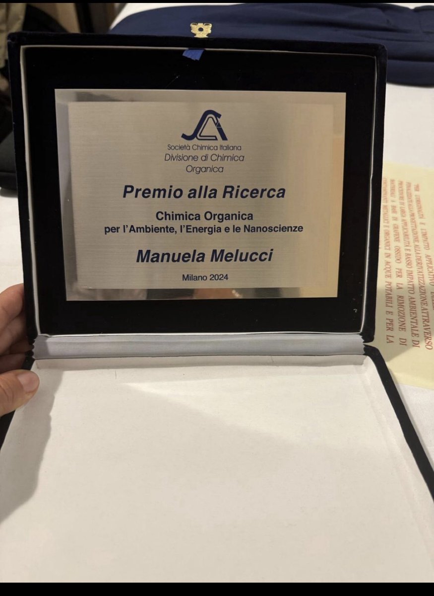 Cnr_Isof's tweet photo. Finally out the photos of our second research award at XXVIII National Congress of the Italian Chemical Society (SCI) to Dr. M. Melucci by the Organic Chemistry division for the 2024 'Organic chemistry for the environment, energy and nanoscience' .
#SCI2024 @CNRsocial_ https://t.co/qxoxUxGBxE