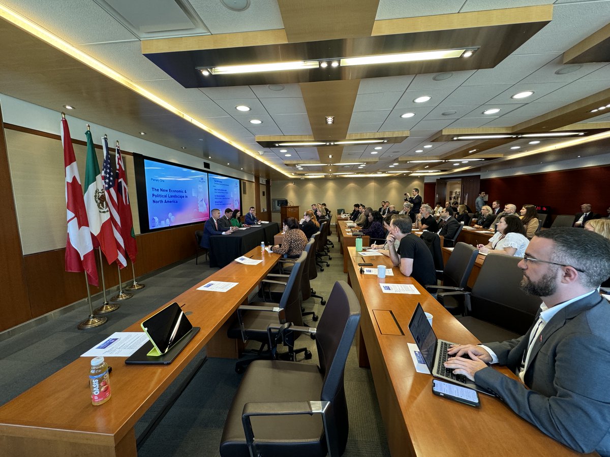 memocruz's tweet image. I met  @AnitaAnandMP when I arrived to #Canada few years ago; she was a law professor, and I was an international student. Yesterday. I met her again  at #EX24. Thank @SmBizRoundtable for your kind invitation and congratulate your team for a great event.