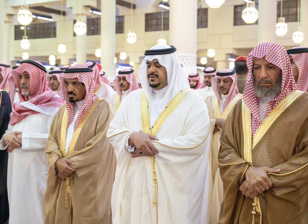 emara_alriyadh's tweet image. سمو نائب أمير منطقة #الرياض يؤدي صلاة الميت على بندر بن عبدالله بن ربيعان -رحمه الله-.
riyadh.gov.sa/#/home/news-de…

#إمارة_الرياض