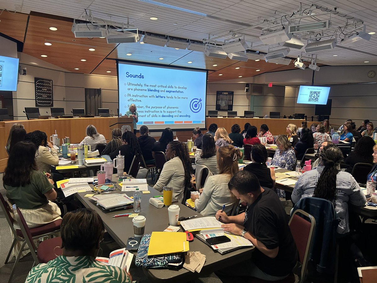 JenJonesPBC's tweet image. Thank you @HollyLanePhD and the @UFLiteracy Team for our work together today. It’s a packed house to learn more about Foundational Reading for our students and their teachers.