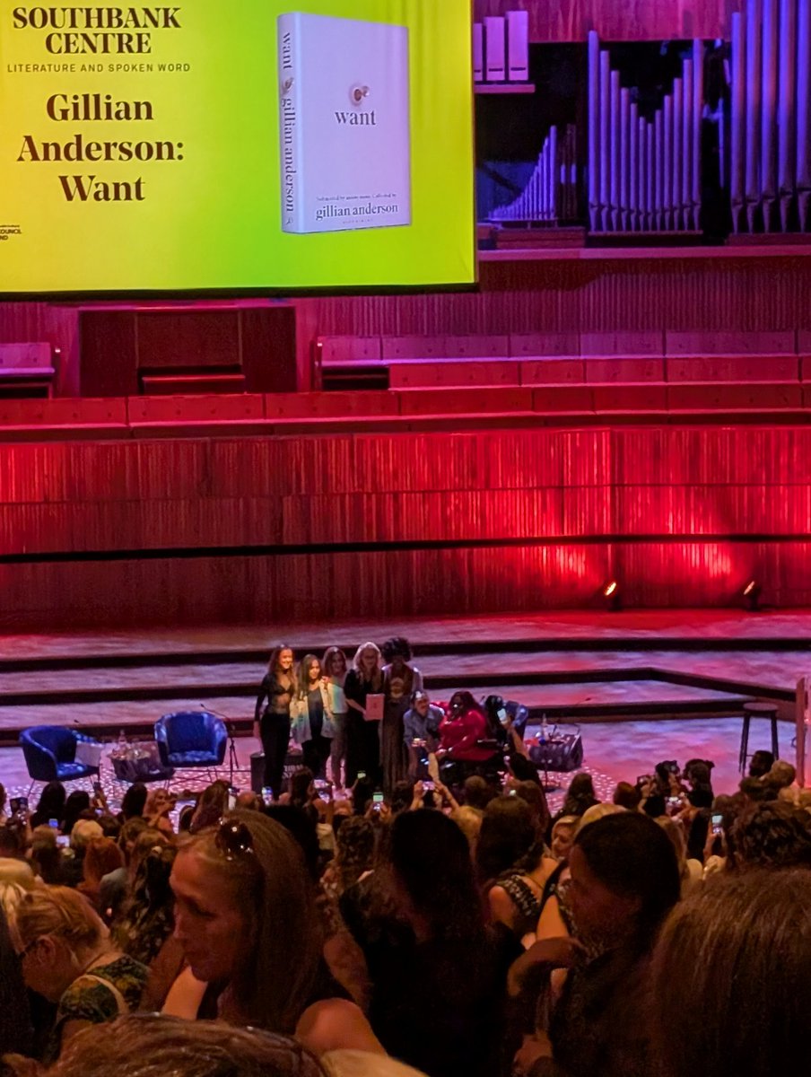 the rumours are true, gillian anderson is even more gorgeous in person