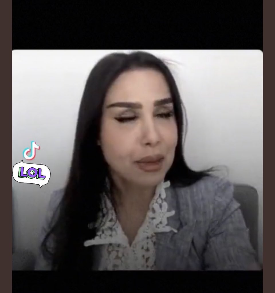 كل ما انسحب عليها تجلس تستعطف الناس بعيالها شوفو الجمانين التررلي يتنمرون على عيالي وتجلس تكتب تعليقات وتسب نفسها وعيالها وترد على نفسها وشوفوهم انا محاربه    #هند_القحطاني