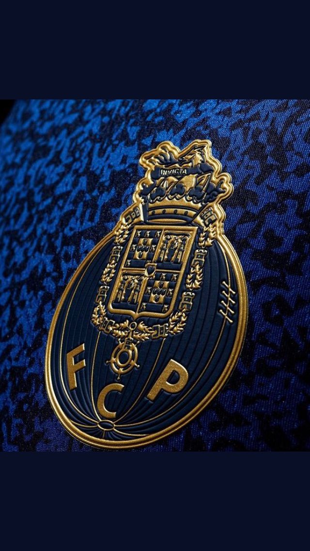 Já perdi a paciência para as narrativas:

Adeptos dos 80% e dos 20%

“Viúvas” e AVBelievers

E não irei compactuar com os insultos gratuitos ao Pepe e SC. Enquanto profissionais, sempre honraram o FC Porto.

Não há adeptos A, B ou C e chega de divisionismo!

Somos todos FC Porto!