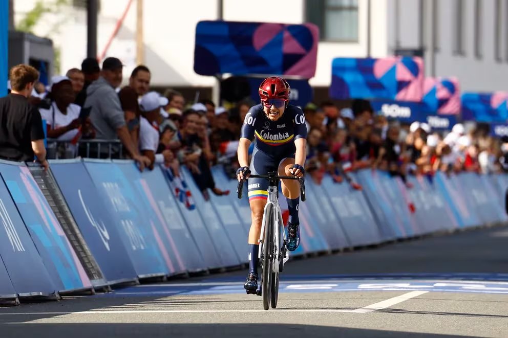 #CRPD  #ParisParalympics2024  Paula Andrea Ossa primera ciclista colombiana en el podio #Paracycling de los #JuegosParalimpicos  #Paris2024  BRONCE Clase C-5  Podio 1. Sarah Storey (Gran Bretaña-C5)  2. Heidi Gaugain (Francia-C5): m.t.  3. Paula Ossa (#Colombia-C5): a 20 segundos