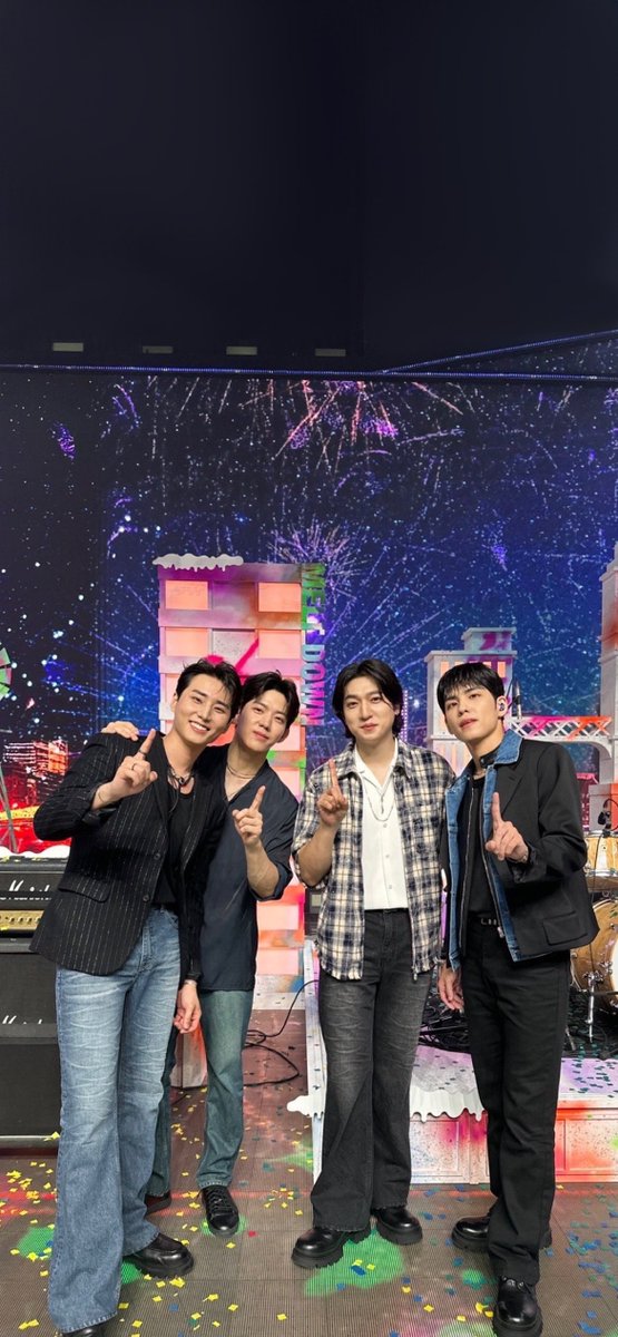 더 찬란하게 펼쳐질 모든 앞날에
우리의 청춘을 모두 더할게
데이식스 9주년 축하해 🐻🦊🐰🐶🍀

#데이식스_청춘의_9번째_페이지
#DAY6_9th_Page