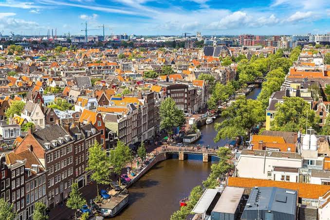 GenderChamp_M's tweet photo. The Netherlands ranks as the safest country for LGBTQ+ expats, according to William Russell's analysis of Global Peace Index data, making it an ideal destination for living and working abroad.#GSEI #Equality https://t.co/DsifEC034U