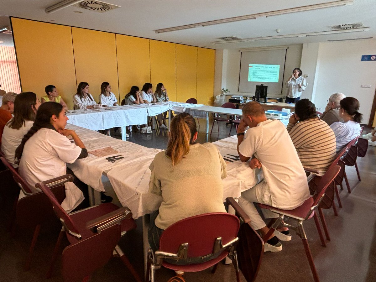 🔹️2️⃣5️⃣ profesionales de atención primaria del área sanitaria VIII han participado en un 𝘁𝗮𝗹𝗹𝗲𝗿 𝗽𝗿á𝗰𝘁𝗶𝗰𝗼 𝗱𝗲 𝗹𝗮 𝘁é𝗰𝗻𝗶𝗰𝗮 𝗽𝘂𝗻𝗰𝗵-𝗯𝗶𝗼𝗽𝘀𝗶𝗮, la realización de biopsias de lesiones pequeñas de la piel mediante esta técnica

🔹️La biopsia punch es un