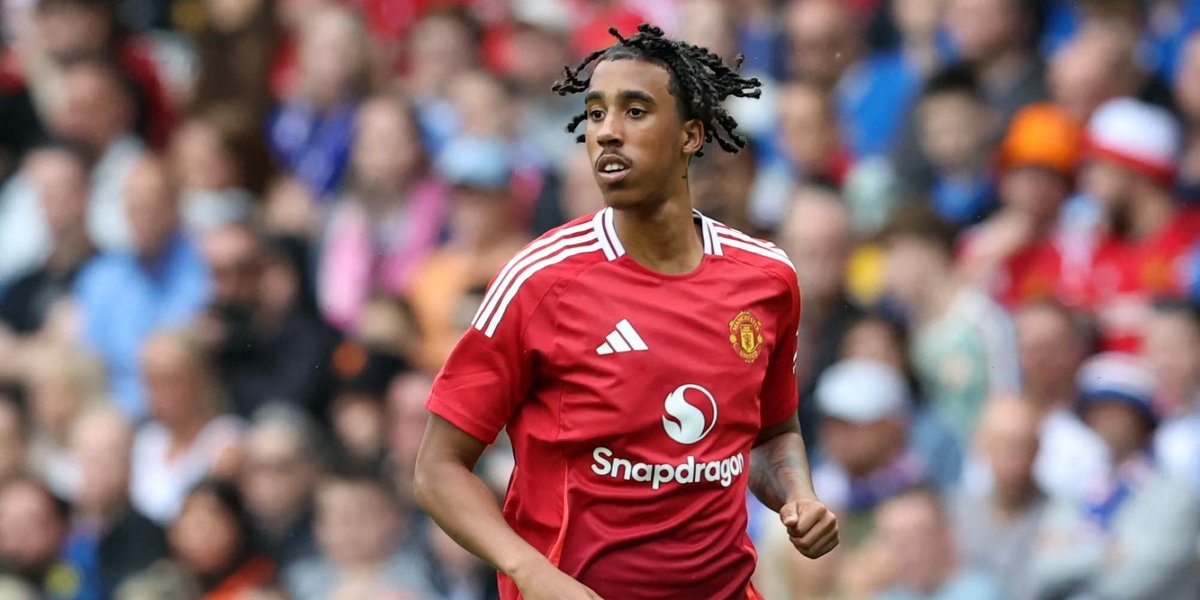 UnitedStandMUFC's tweet photo. 🚨 BREAKING: #mufc defender Leny Yoro is walking without crutches as he steps up his rehabilitation from a foot injury. [MEN] https://t.co/ipdvw71mQh