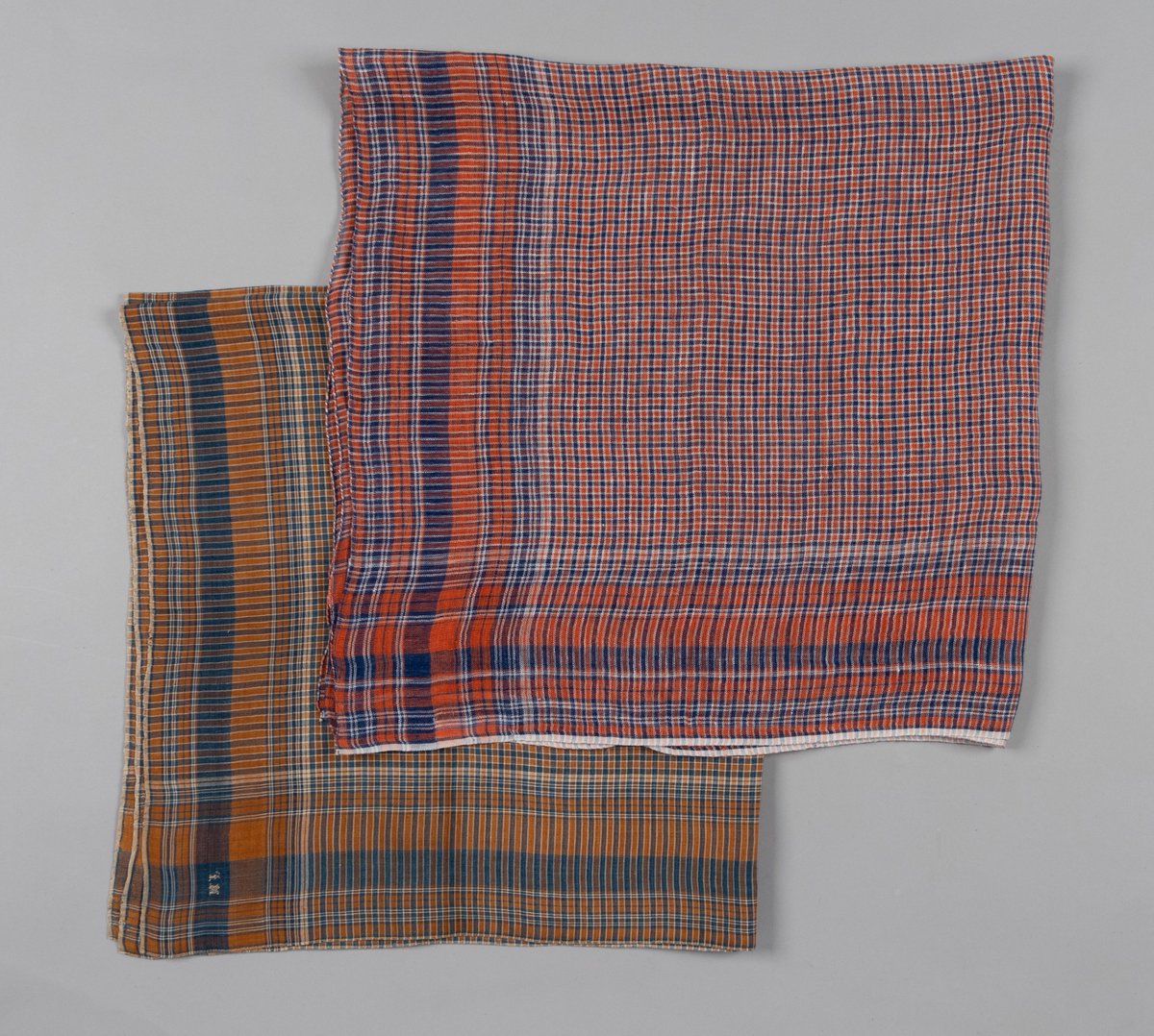 oldsturbridge's tweet photo. Own a piece of fashion history with OSV-exclusive reproduction scarves based on artifacts in the #OSVMuseumCollection. Available in-store or online at https://t.co/PUjarSmnHl
#ArchivesPatterns https://t.co/elT9J8a3Mq