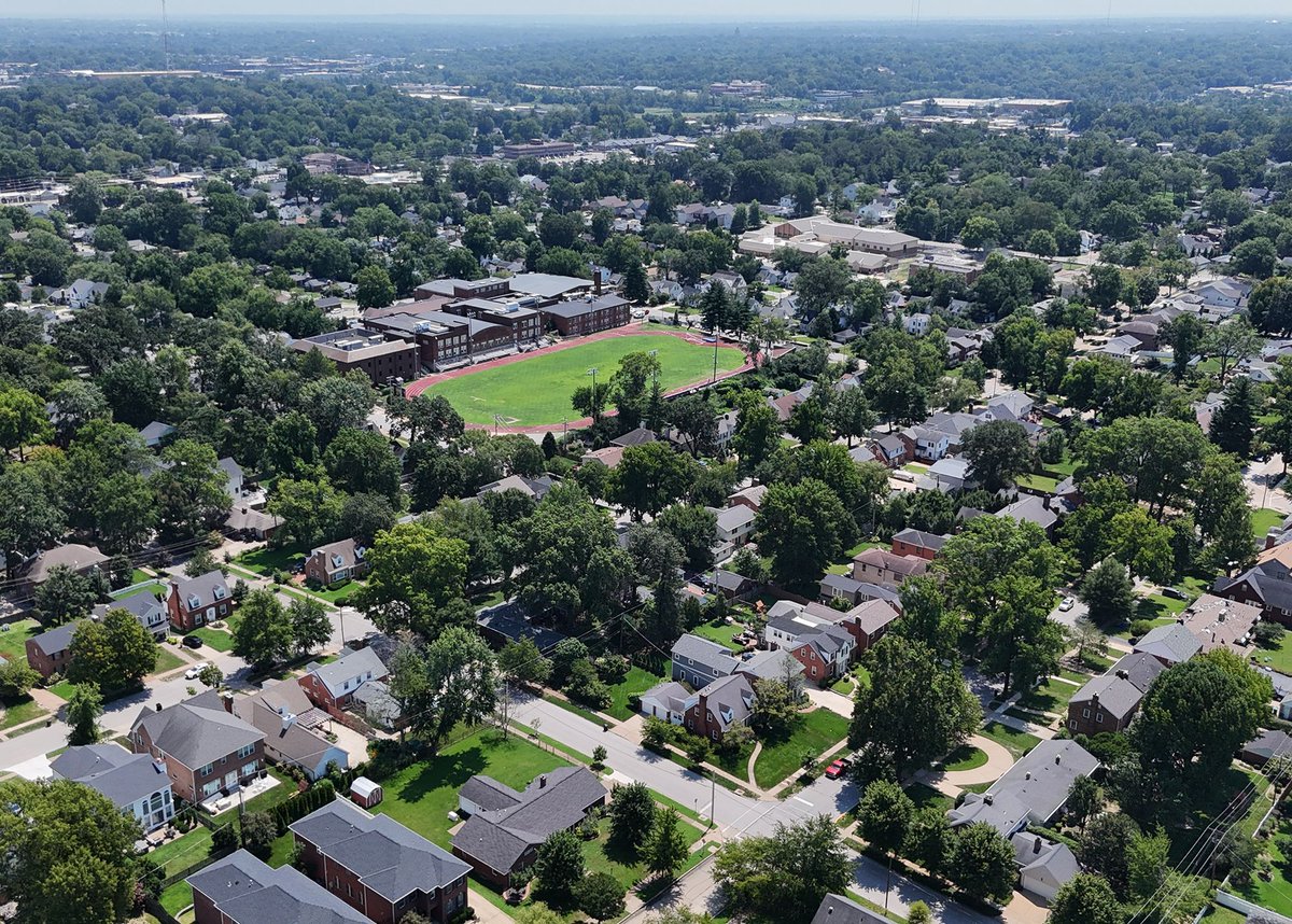 The Brentwood Board of Education is seeking passionate individuals to join one of four advisory committees:

🤝 Community Engagement
📊 Finance and Operations
🎓 Student Experience
📚 Teaching and Learning

Learn more: buff.ly/4cUKrlx

#TheBrentwoodWay 💜💛💜