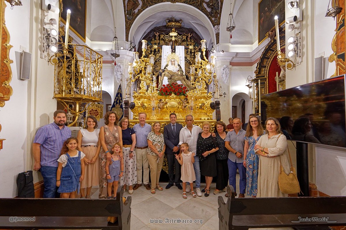 DrPerezBernal's tweet image. «DAR» «#VIDA», Codales por los #donantes de #órganos para la #Piedad del #Baratillo. #Trasplante @HdadBaratillo #CoronacionPiedad #ASacro @Archisevilla1 @ArzobispoSaiz @PaulBeckham17 @labambanegra66 @RICOMSevilla @A_Trasplantes @ONT_esp #AzulBaratillo