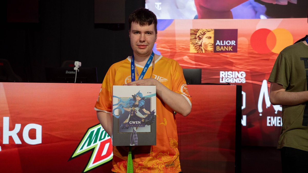 Say cheese 🧀

Here are the pictures of the <a href="/MeetAtRift/">Meet at Rift</a> LAN event!

📸 flickr.com/photos/tftespo…

#TFTesportsEMEA #GoEMEA