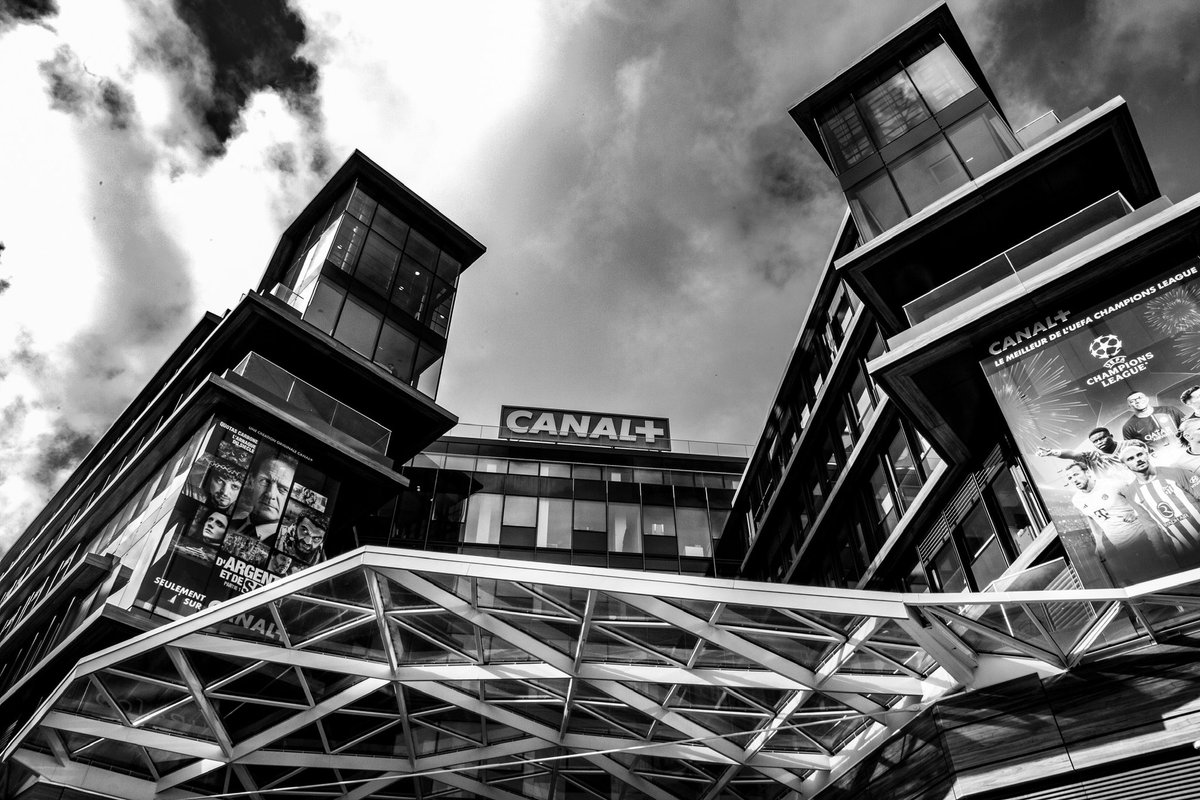 Plus que ravi, un an après le casting au micro saison 1, de rejoindre le service des sports de <a href="/canalplus/">CANAL+</a> en alternance avec <a href="/IEJ_Paris/">IEJ</a>  ✨

Merci en particulier à <a href="/ThomasSenecal/">Thomas Sénécal</a>, <a href="/GabyBenchetrit/">Gaby</a>, et David Barouh pour la confiance que vous m’accordez 🙏🏾

Le rêve continue 🏎️🏍️⚽️..