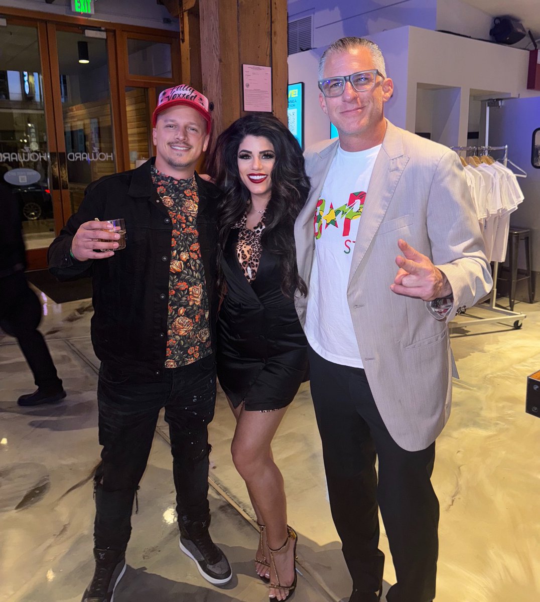 GM! M-F Noon Eastern LFG Live on X 

My co-host <a href="/Lew_Langer/">Lew Langer⭕️</a> and I are very excited to add our long time pal @FullyVoxxed as our newest co-host! 
Lew brings the heat! He truly is a man who walks with honor with an outlook like no other! Lew is a fkn chad! I am ofc an absolute