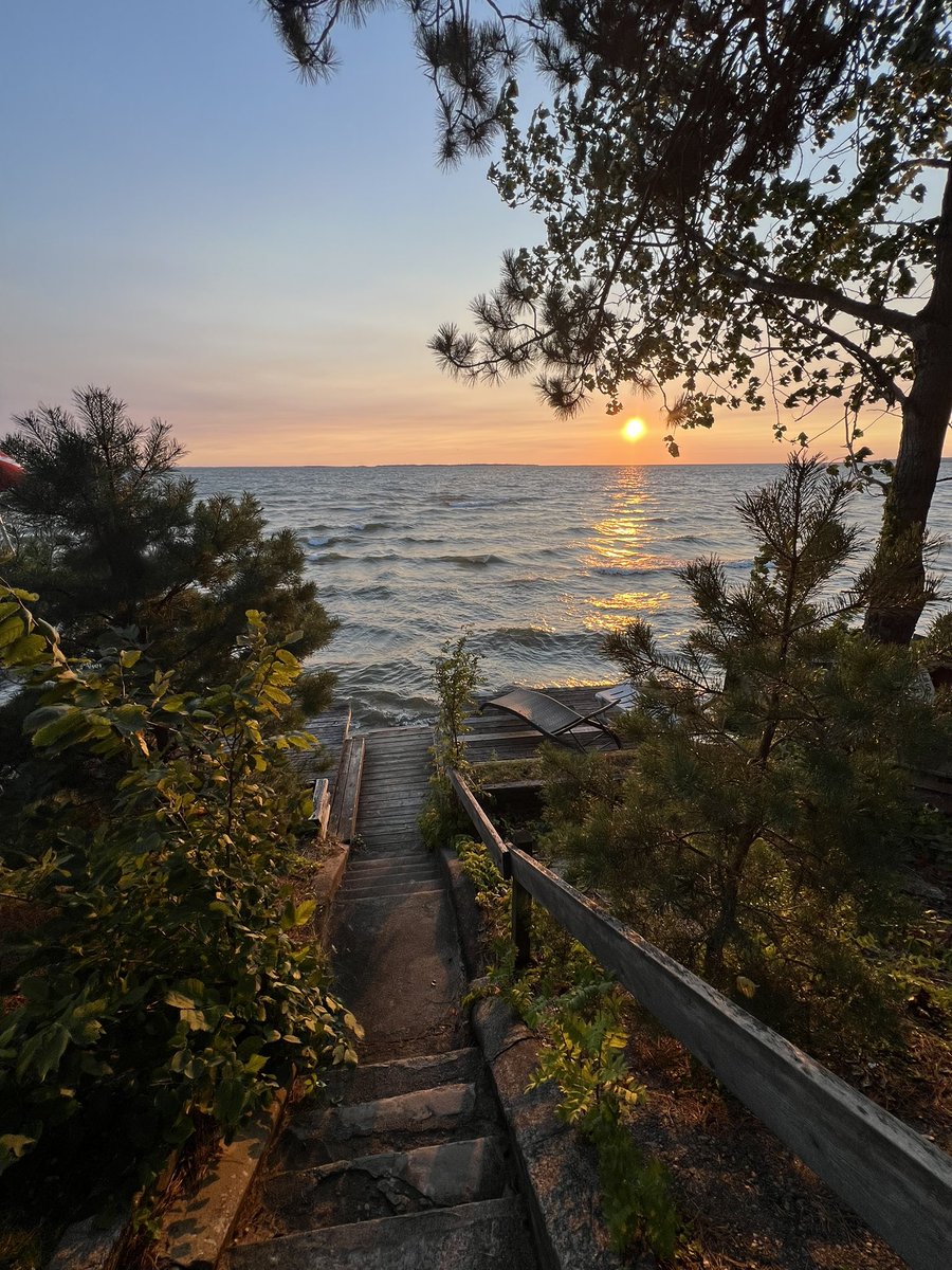 Great first week in North Bay to start off third year community clerkship!

Also, not a bad view from our home for the next 7 months 🌊 🌅 👌

<a href="/thenosm/">NOSM University | Université EMNO</a> <a href="/NBRHC/">NBRHC</a>