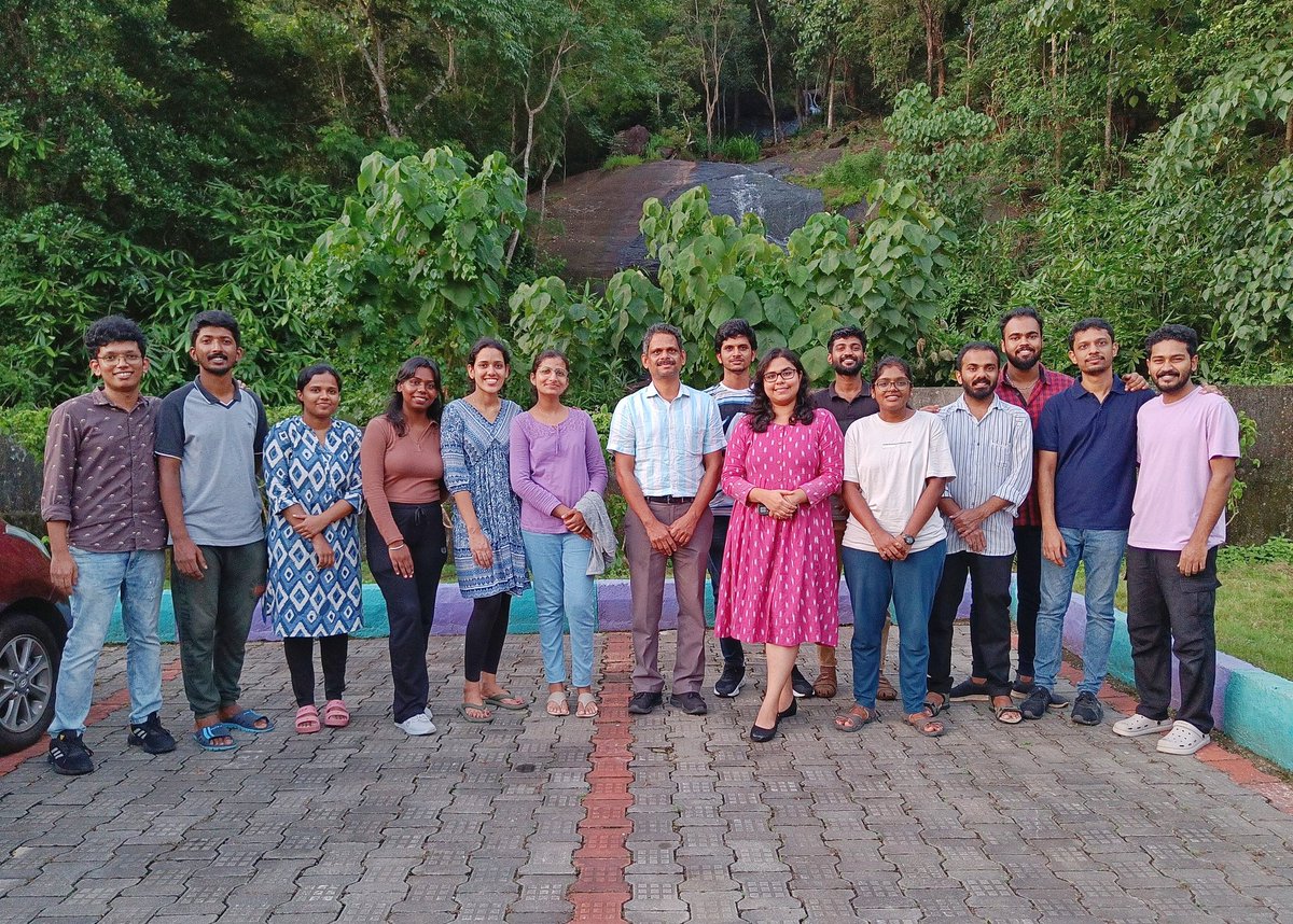 RV Group (@rvgroupiiser) on Twitter photo Many congratulations🎉🎉🎉
Dr. Reji Varghese is receiving an award letter for outstanding teaching.
Happy teacher's day!!!
<a href="/tvmiiser/">IISER Thiruvananthapuram</a> <a href="/Chemie_iisertvm/">School of Chemistry IISER TVM</a> Many congratulations🎉🎉🎉
Dr. Reji Varghese is receiving an award letter for outstanding teaching.
Happy teacher's day!!!
<a href="/tvmiiser/">IISER Thiruvananthapuram</a> <a href="/Chemie_iisertvm/">School of Chemistry IISER TVM</a>