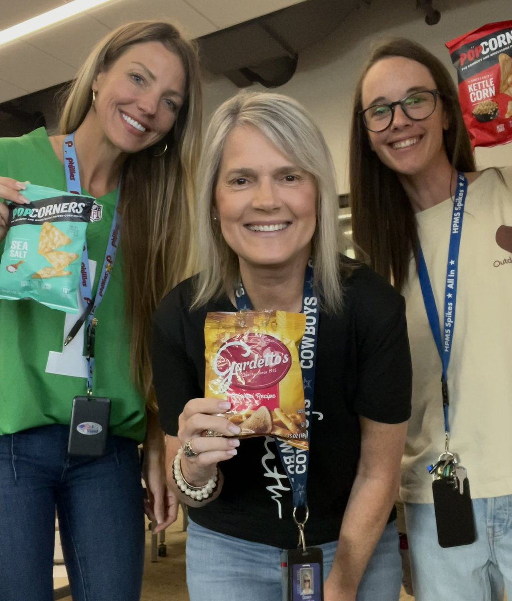 sunshinescardi's tweet photo. 🍪Chip Chip Hooray!🍪 Thank you so much for the ‘VIP Room Service’ delivering snacks to teachers & staff @HPetersonMS! You are all that & a bag of chips @DrSonnyMouton @JoeDavis_BUILD @MrsG03812 🥨 #PetersonPride #SnackAttack #KISDinspires #HPMSbest https://t.co/qOPntkpugZ