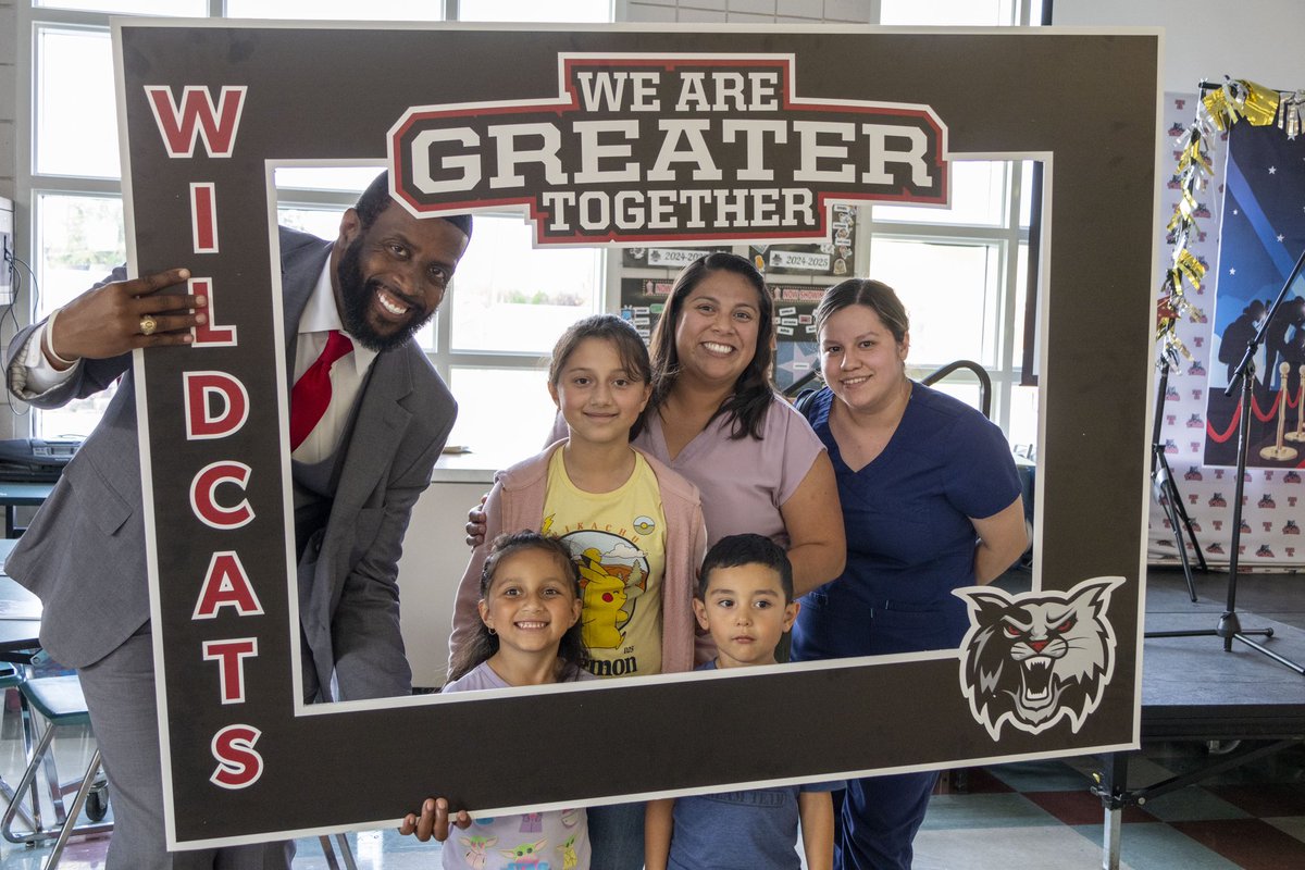 Huge thanks to everyone who attended last night's meet and greet with Dr. Wooldridge! Special shout-out to GEAR UP and Yakima Valley Partners for Education for their amazing support! 🌟