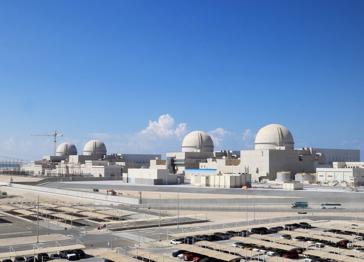 مبروك لدولتنا الحبيبة تشغيل المحطة النووية الرابعة ، مشروع براكة للطاقة النووية يعد أحد الركائز الأساسية للتنمية المستدامة في الإمارات، حيث يساهم في توفير طاقة نظيفة ومستدامة ويقلل من الاعتماد على الوقود الأحفوري. كما يدعم جهود الدولة في مكافحة التغير المناخي وتعزيز الاقتصاد