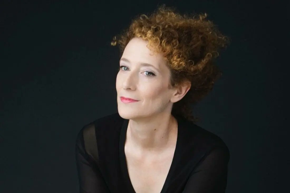 YA A LA VENTA - 'Cortazar en juego' 📚 Un viaje teatral al universo literario de #JulioCortázar. Con dirección de #NataliaMenéndez, dramaturgia de #SanchisSinisterra y <a href="/CSanchisclara/">Clara Sanchis</a>, que actúa junto a #PabloRivero. ¡Ve a verlo al <a href="/teatroabadia/">Teatro de La Abadía</a>! 👉 bit.ly/3XsWdQj