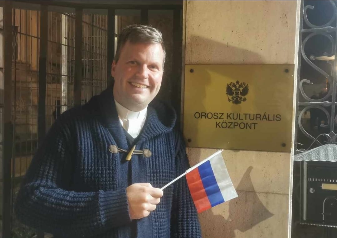 Bese Gergő, Orbán szò szerint fasszopó papja egy ruszkibérenc geci.