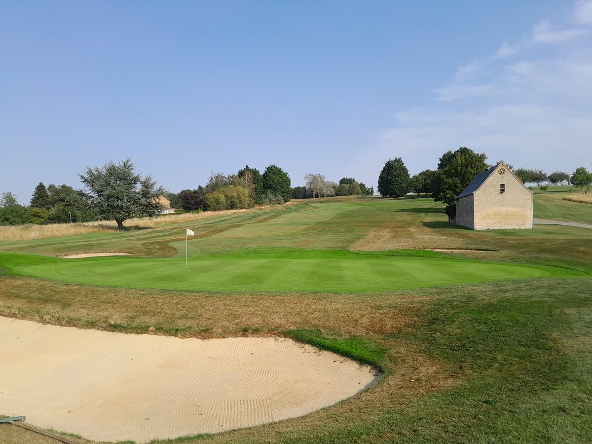 Summer is still here ... just about! ⛳️☀️

#toftgolfclub #summergolf #greenkeeping #mint #StunningViews #greengreengrass