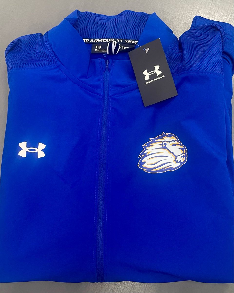 BakersSports's tweet image. #BakersMade / @UnderArmour  coaches&apos; gear for @Royals__FB!💎🦁

@BlakeGolden makes it happen for Coach Jacob Gill (@Coach_JGill) and the whole #FirstAcademy crew!

#HeatPress #TeamGear #TeamSports #TeamSales #SportsApparel #SportingGoods #HighSchoolSports #FallSports #GoRoyals