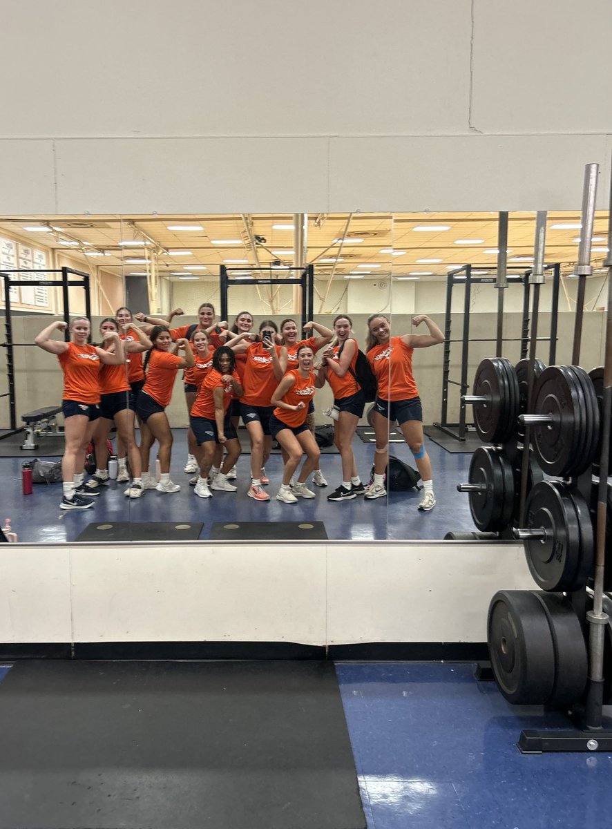 PimaWBB's tweet photo. Strike a pose! 😁 
#FlexFridays💪🏽 

#AztecTough🧡💙 https://t.co/OrC99wmaYh