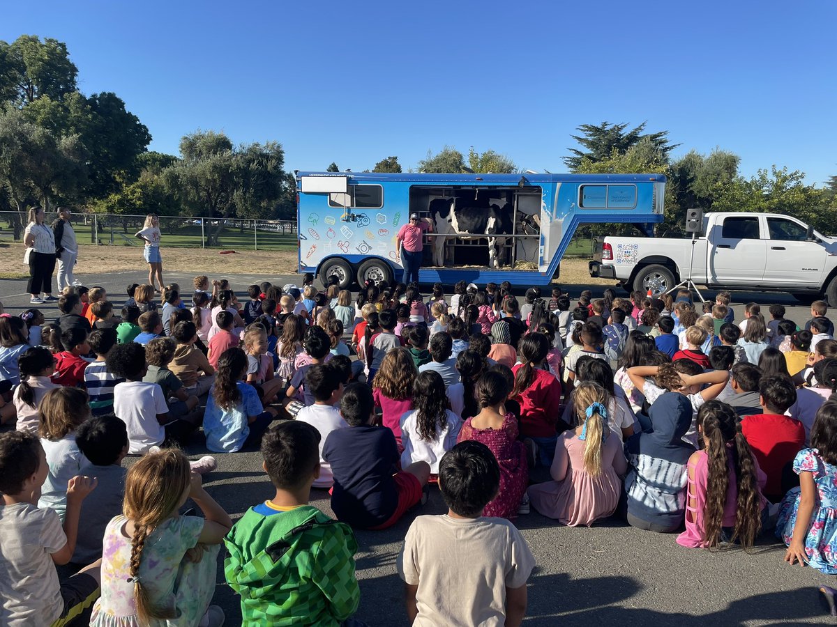 The <a href="/elmontebulldogs/">El Monte Elementary</a> loved meeting Buttercup the cow today! 🐮 <a href="/MtDiabloUSD/">MDUSD</a>