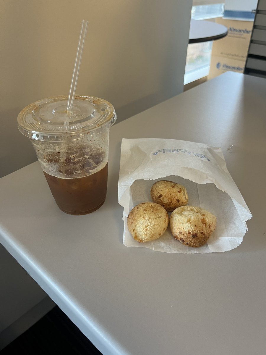 a11ieegg's tweet photo. new job is great overall but the best part is easily the brazilian coffee shop across the street from my office https://t.co/srNPXOOHFs
