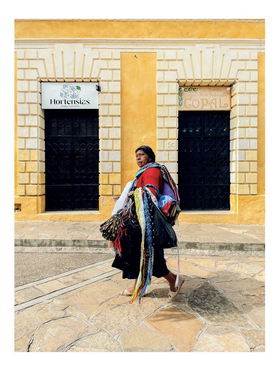 GilCamilo87's tweet photo. Las manos del sur de México tienen sueños y tradiciones que se extienden a grandes mujeres que forjaron, forjan y forjaran la historia de mi #Chiapas 
#200años #MujeresEnRevolución https://t.co/JUb1Jh9VUw