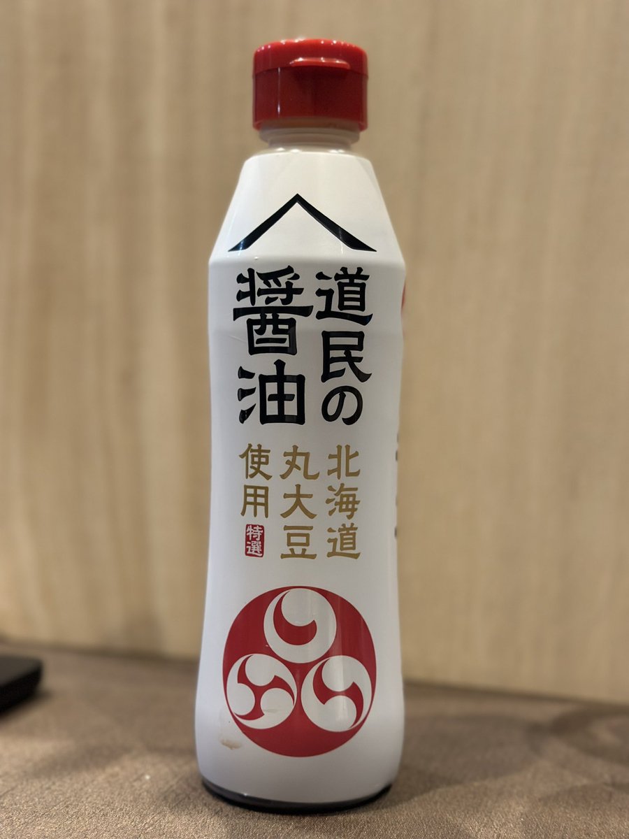 skibaka's tweet image. うちの醤油はいつもコレ👍

原材料　
大豆(北海道産)
小麦(北海道産)
食塩

以上、現場からの報告でした

#食と健康
#トモエ醤油
#北海道産
#いつもコレ