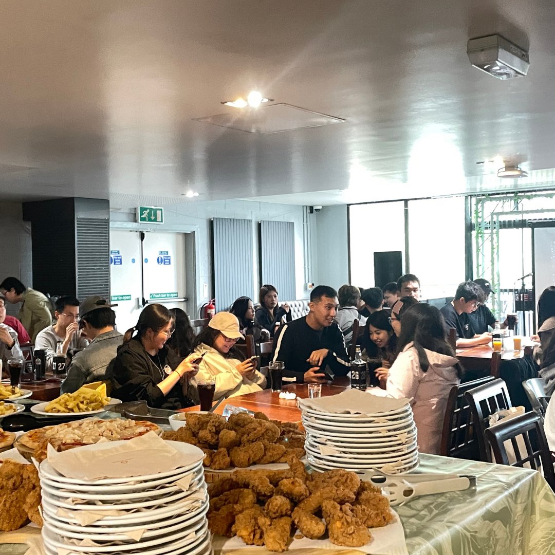 WarwickIFP's tweet photo. We had a great night with Pre-sessional English and Extended Intensive English students at our Chicken Wings and Karaoke evening! 🎙️🎉 https://t.co/SjhOmvPjU8
